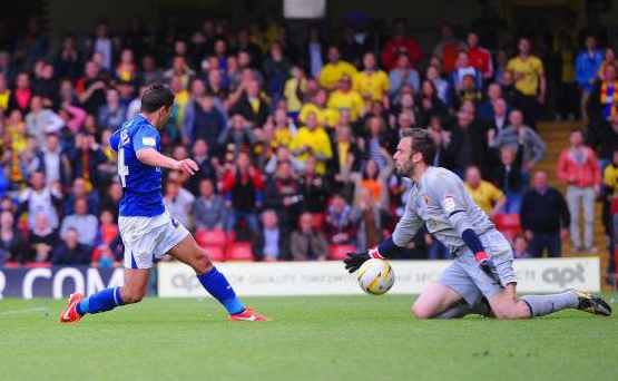 沃特福德客场成功,重返中游 沃特福德客场成功,重返中游