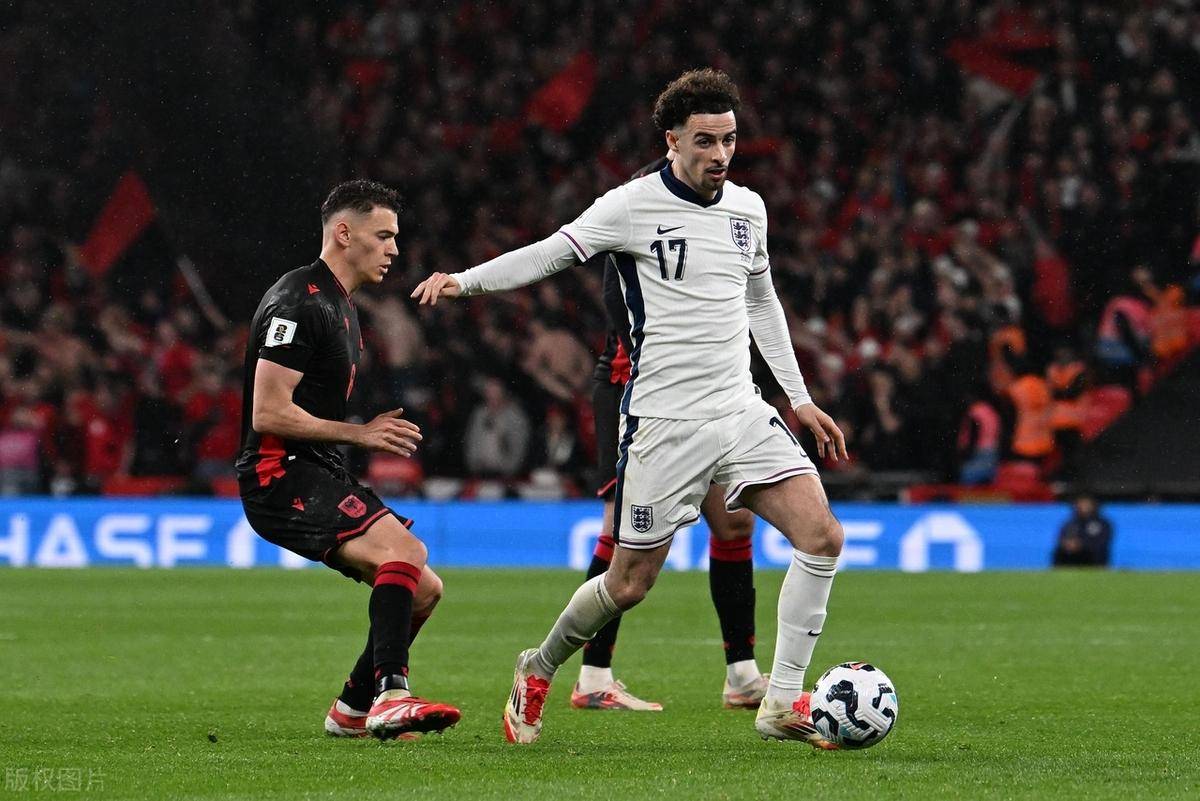 英格兰队客场击败拉脱维亚队，稳居小组榜首