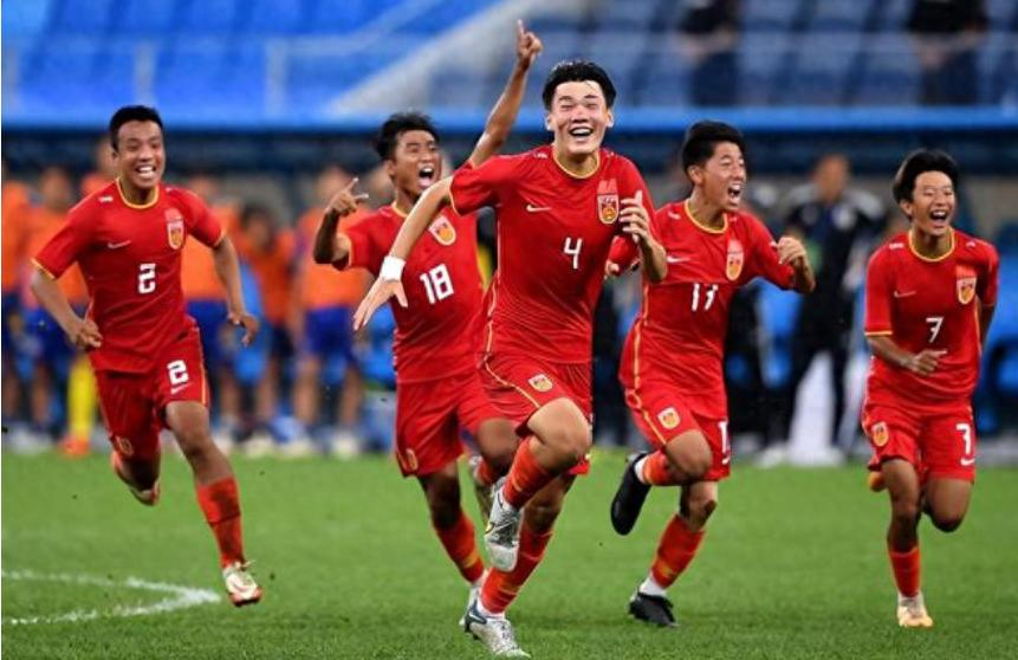 比赛场上万众瞩目，中国队实力显现的简单介绍