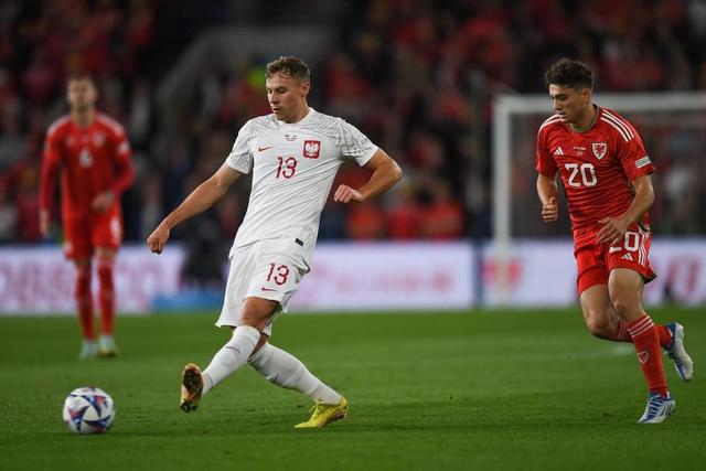 开云下载-欧洲国家联赛场上精彩纷呈，球员场下风采吸引眼球