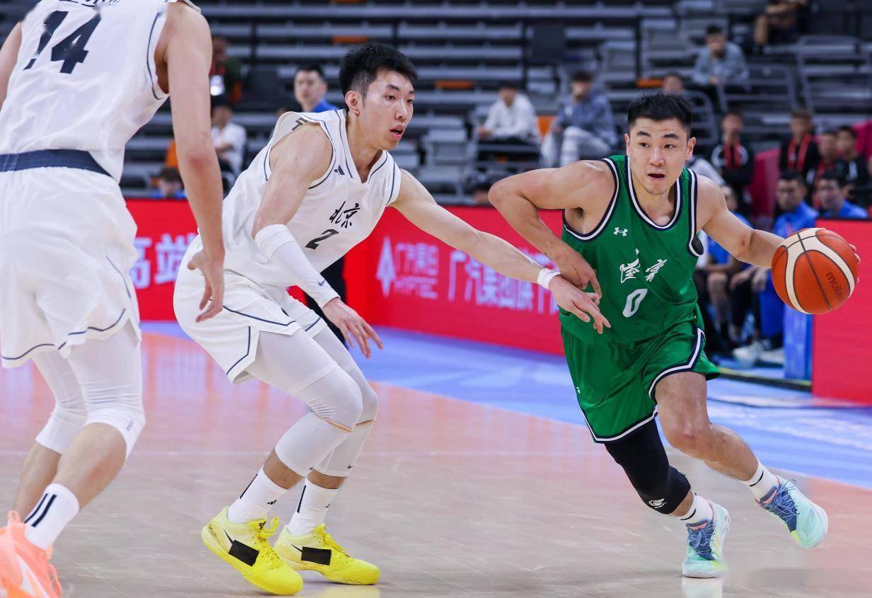 开云体育在线-辽宁队险胜天津队，布伦森点燃赛场