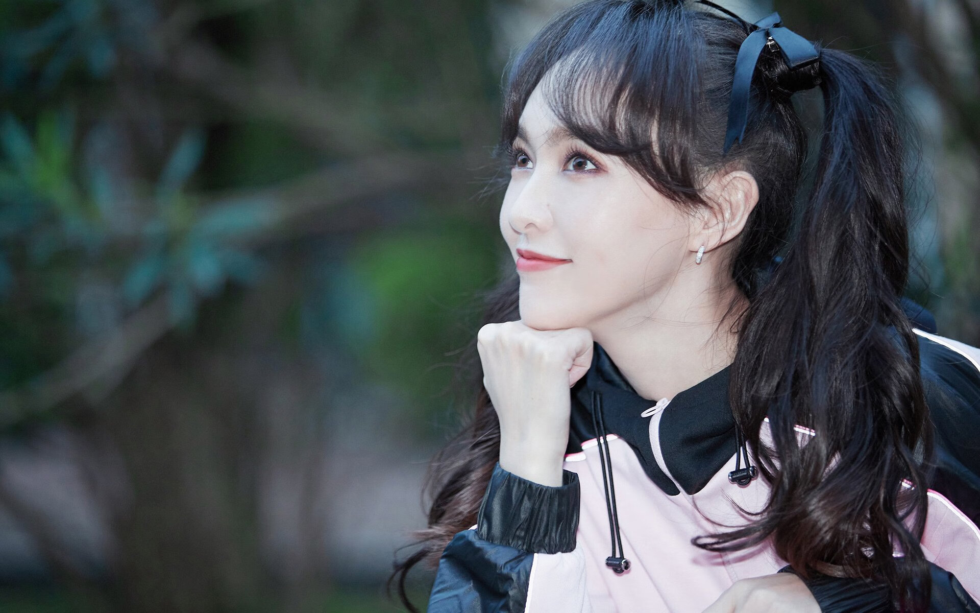 开云平台-黄蜂新锐刺穿银黑军团,贝恩关键战不手软,刺破传统定义