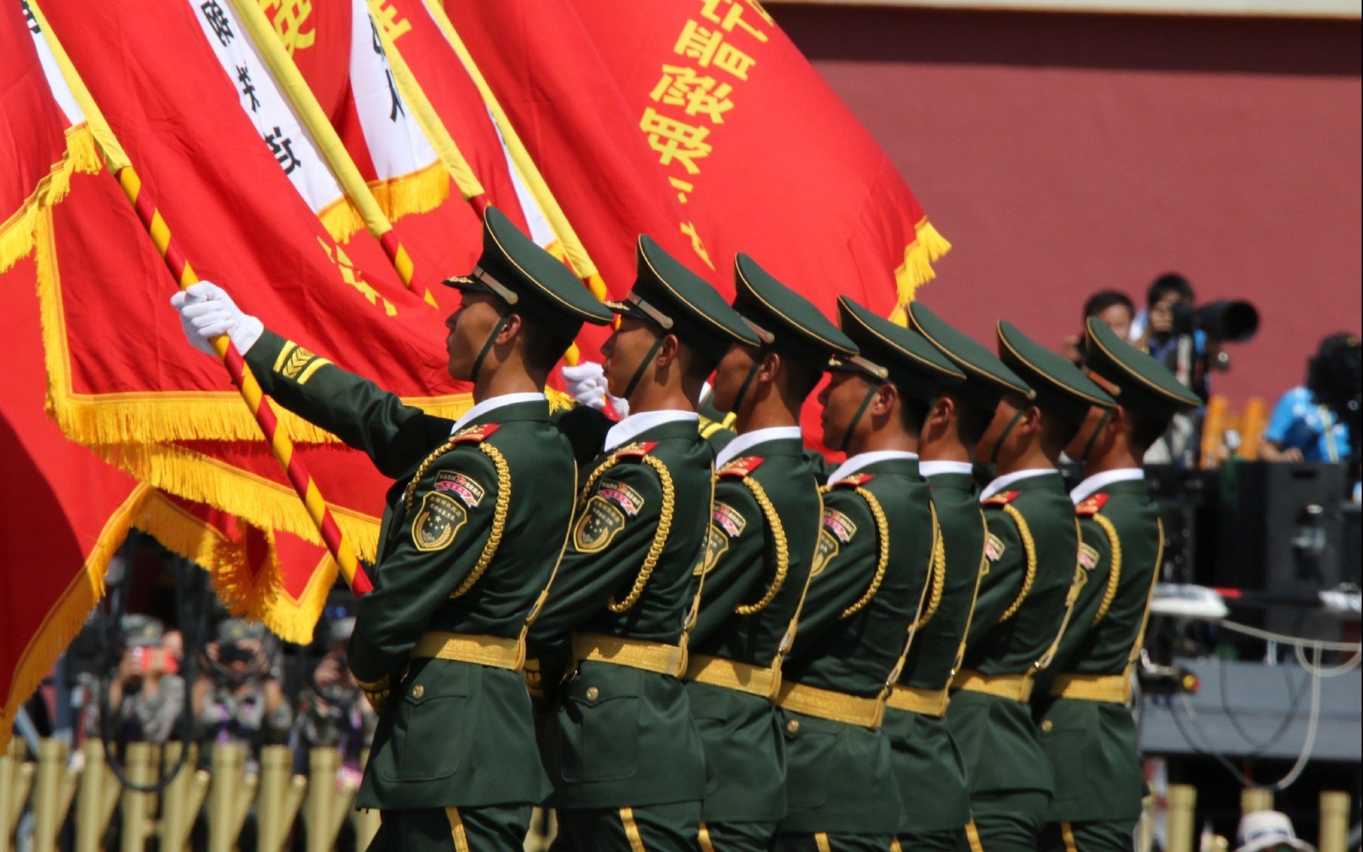 东契奇导演末节逆转，火红奔流冲垮紫金堤岸，卢卡一役封神关键先生