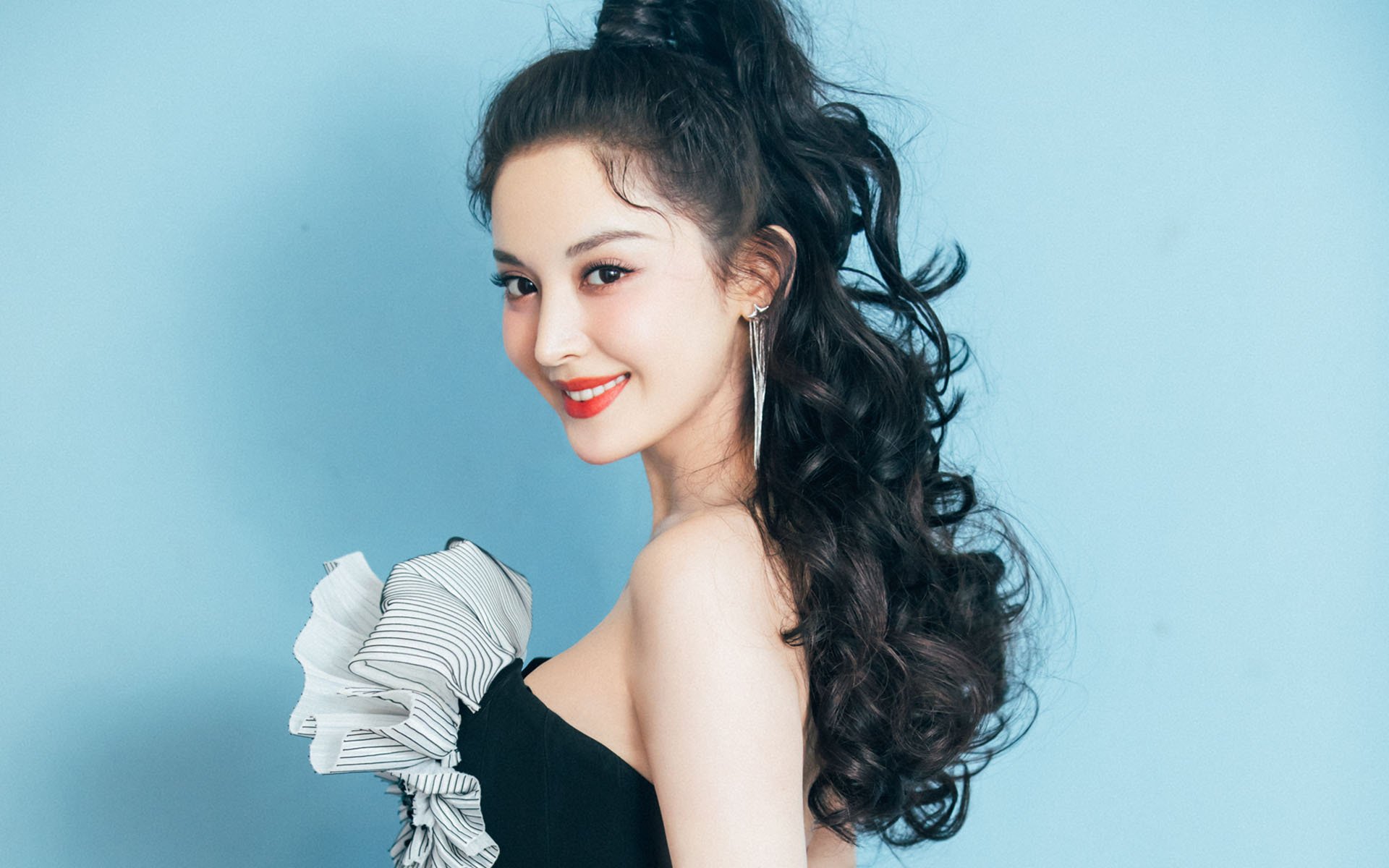 宿命之战的唯一剧本,当英格兰的铁骑碾压斗牛士,罗德里戈在2026年的盛夏封神